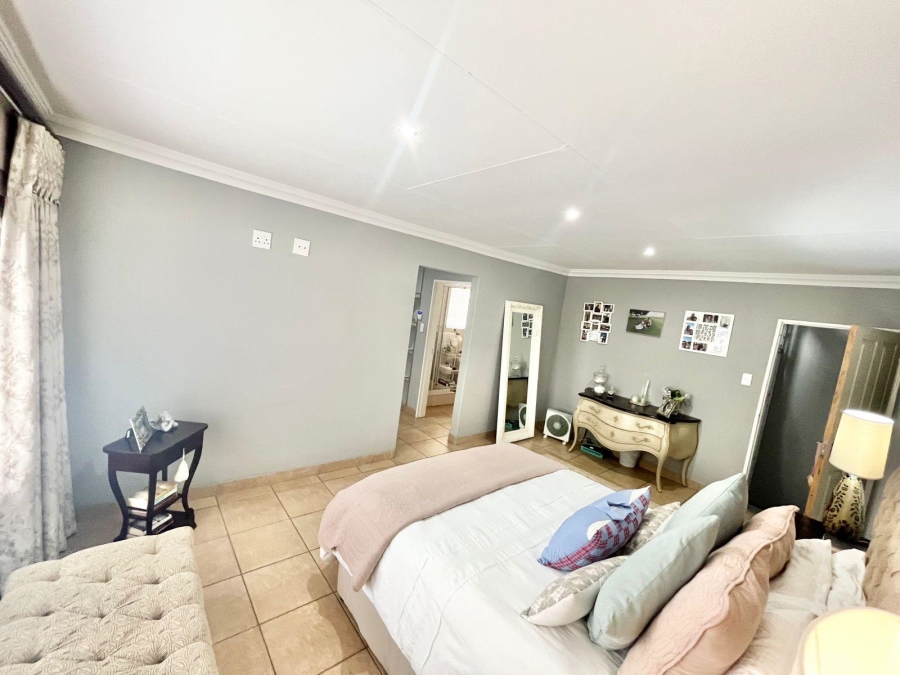6 Bedroom Property for Sale in Kruinpark Mpumalanga