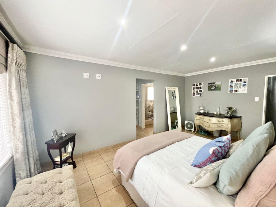 6 Bedroom Property for Sale in Kruinpark Mpumalanga