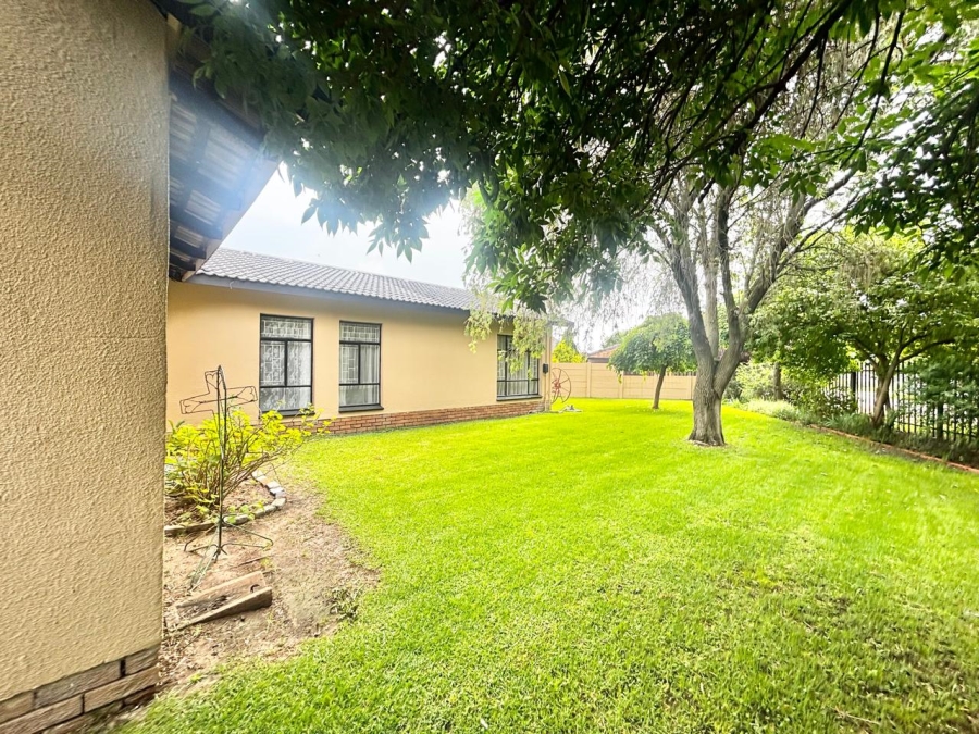 5 Bedroom Property for Sale in Cosmosrand Mpumalanga