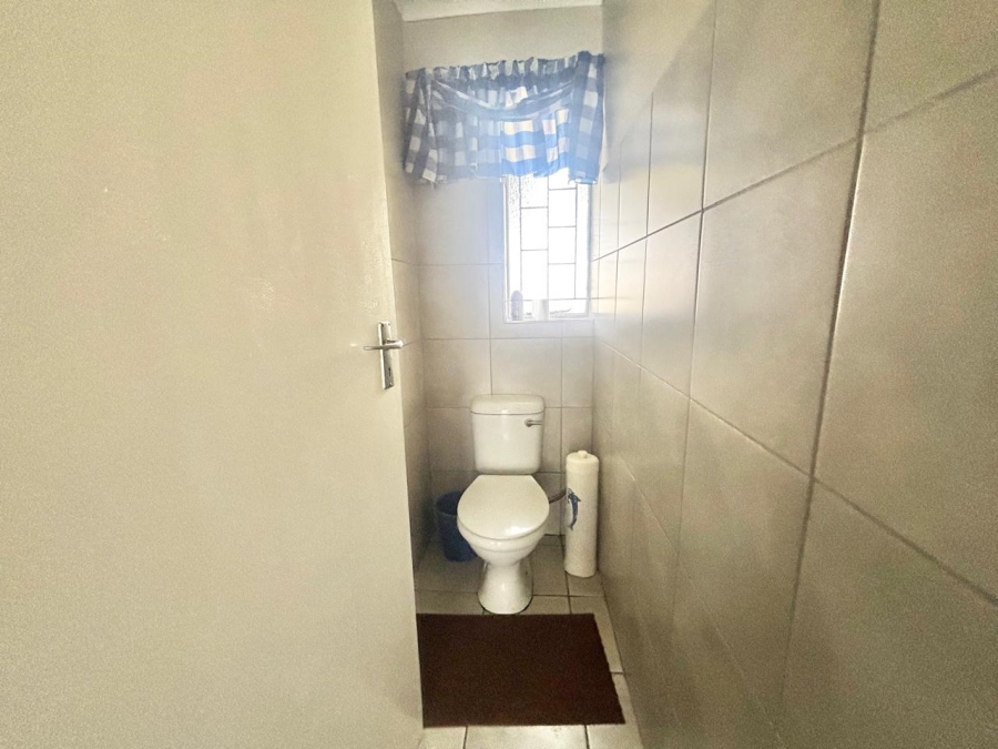 5 Bedroom Property for Sale in Cosmosrand Mpumalanga