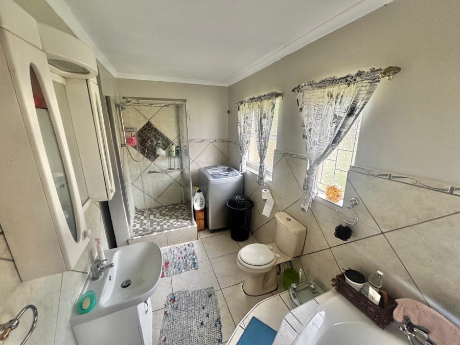5 Bedroom Property for Sale in Cosmosrand Mpumalanga
