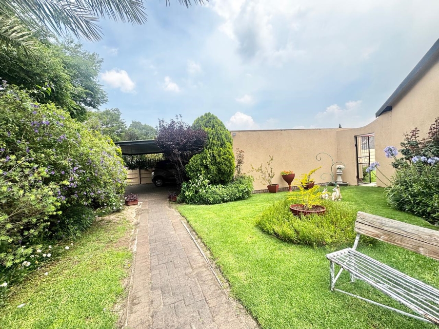 5 Bedroom Property for Sale in Cosmosrand Mpumalanga