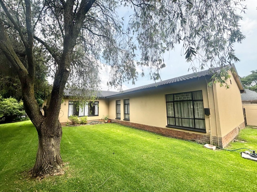 5 Bedroom Property for Sale in Cosmosrand Mpumalanga