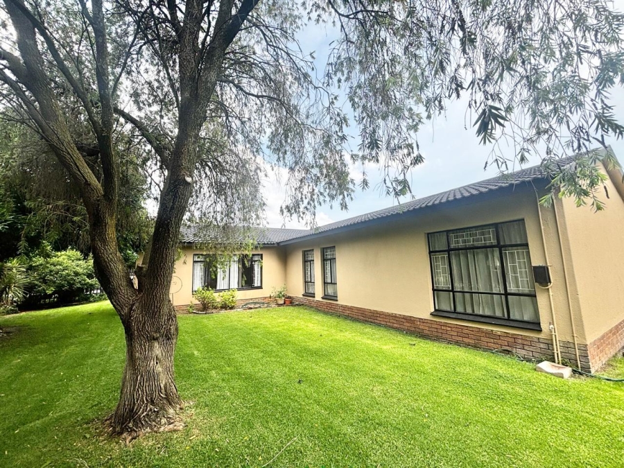 5 Bedroom Property for Sale in Cosmosrand Mpumalanga