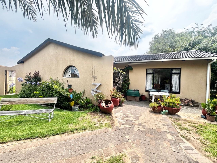 5 Bedroom Property for Sale in Cosmosrand Mpumalanga