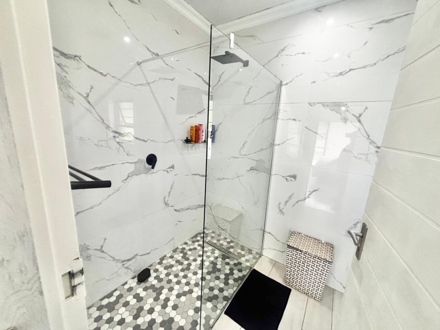 5 Bedroom Property for Sale in Trichardt Mpumalanga