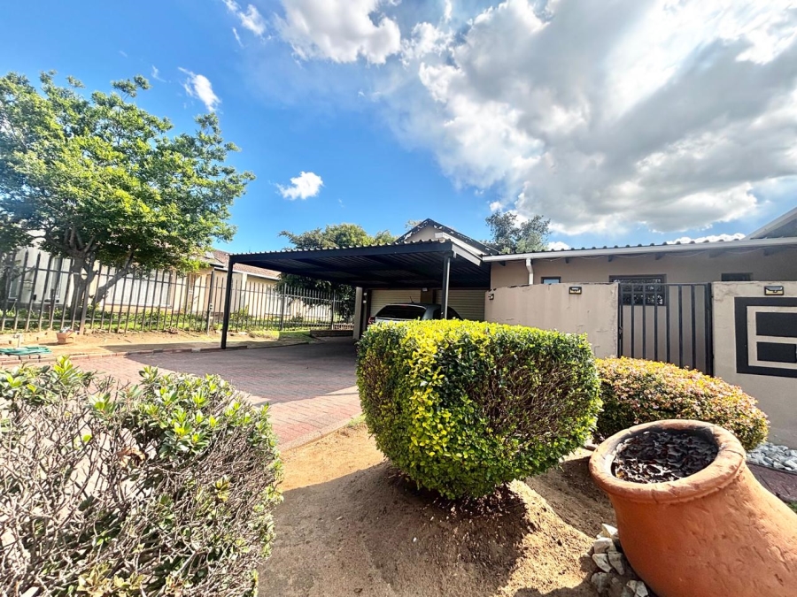 5 Bedroom Property for Sale in Trichardt Mpumalanga