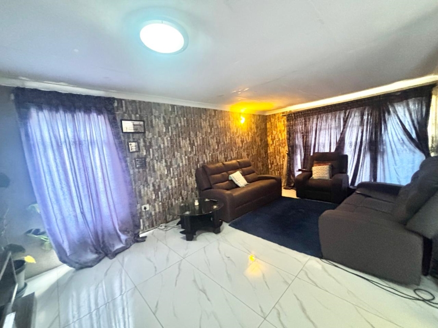 4 Bedroom Property for Sale in Cosmosrand Mpumalanga