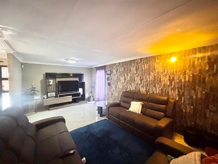 4 Bedroom Property for Sale in Cosmosrand Mpumalanga