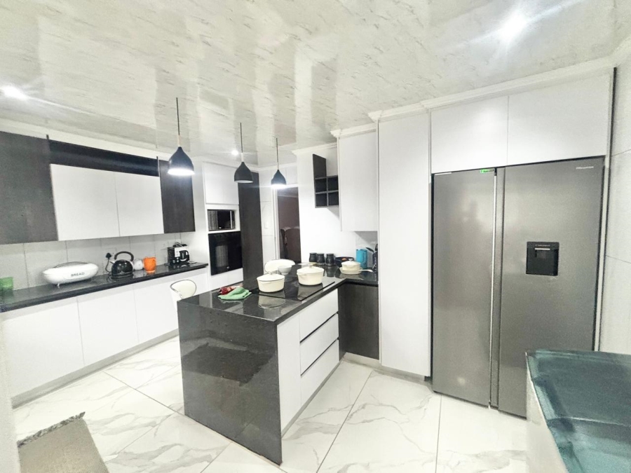 4 Bedroom Property for Sale in Cosmosrand Mpumalanga