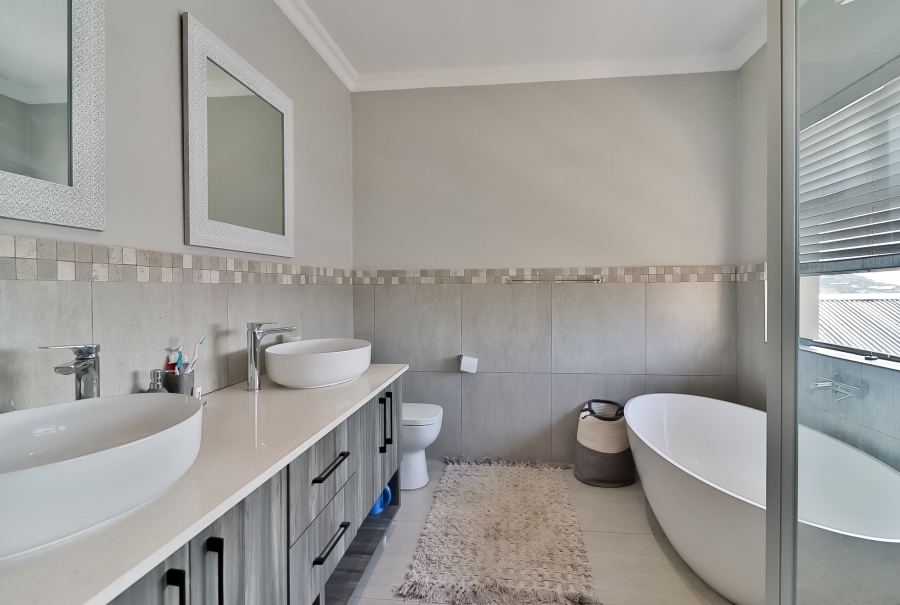 6 Bedroom Property for Sale in The Rest Nature Estate Mpumalanga