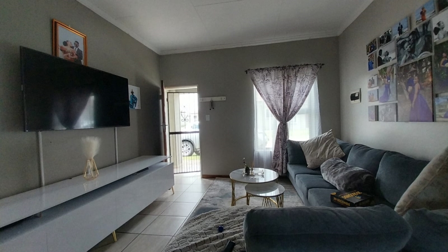 To Let 2 Bedroom Property for Rent in Terra Nova Mpumalanga