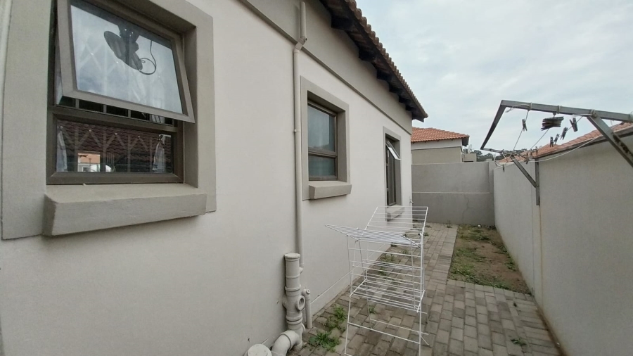 To Let 2 Bedroom Property for Rent in Terra Nova Mpumalanga