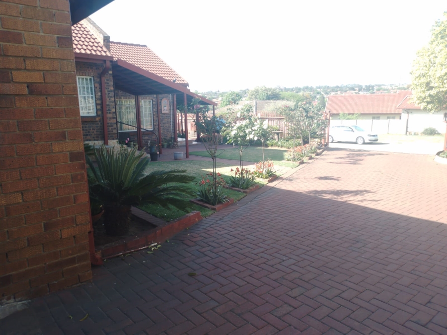 5 Bedroom Property for Sale in Duvha Park Mpumalanga