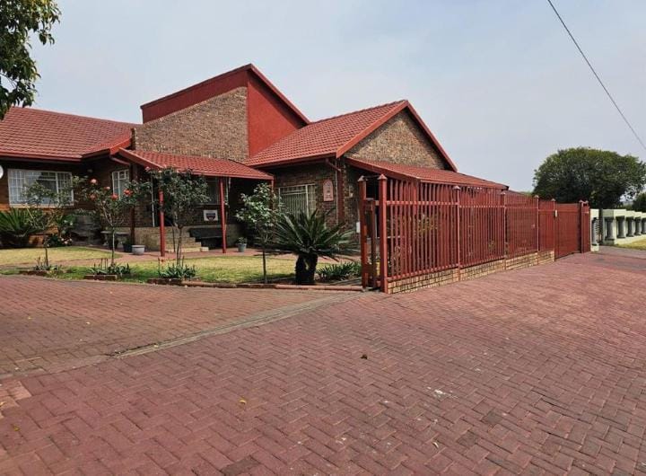 5 Bedroom Property for Sale in Duvha Park Mpumalanga