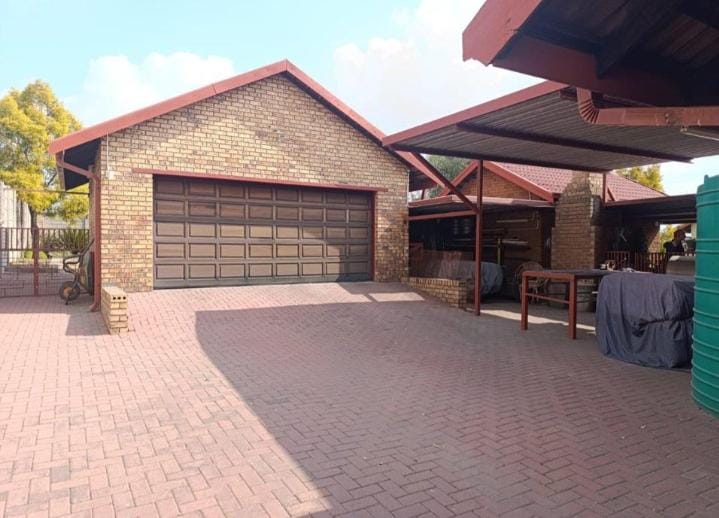 5 Bedroom Property for Sale in Duvha Park Mpumalanga