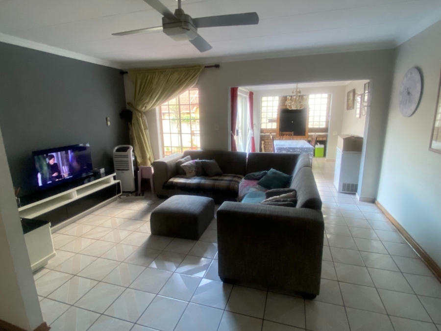 To Let 2 Bedroom Property for Rent in White River Mpumalanga