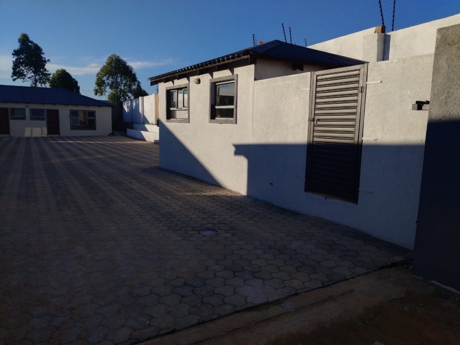 To Let 1 Bedroom Property for Rent in Msholozi Mpumalanga