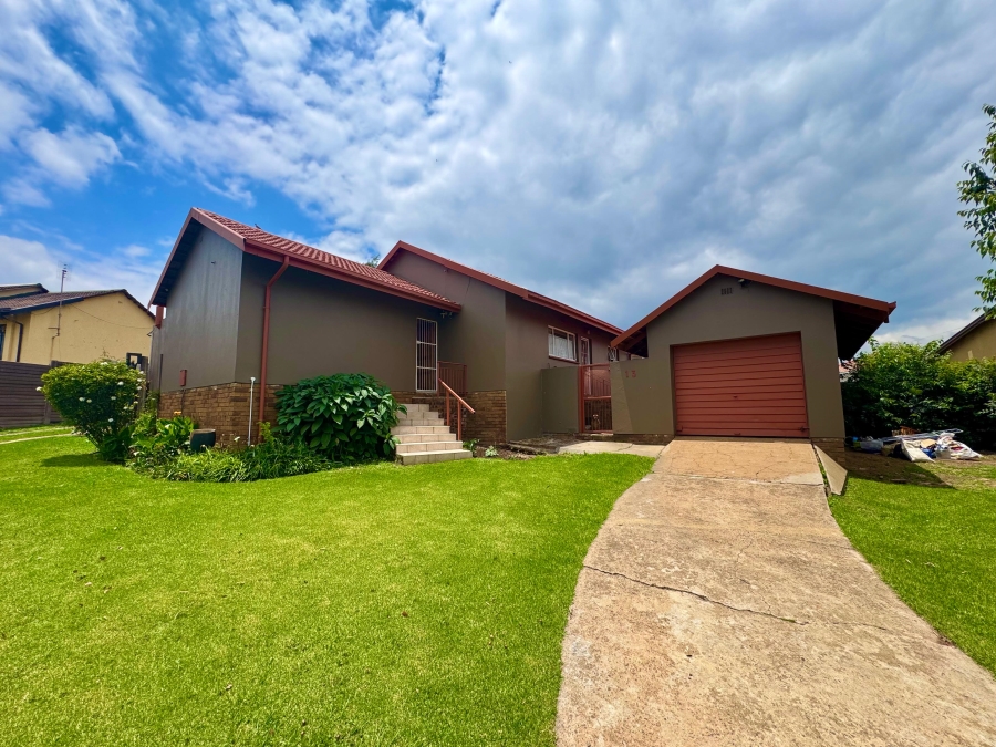 5 Bedroom Property for Sale in Tasbet Park Ext 1 Mpumalanga