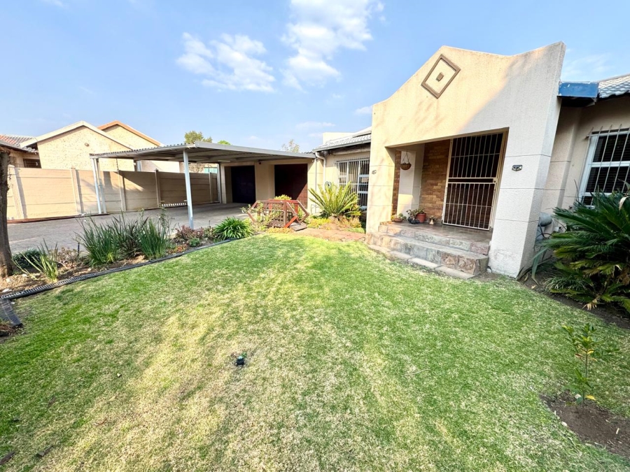 6 Bedroom Property for Sale in Kruinpark Mpumalanga