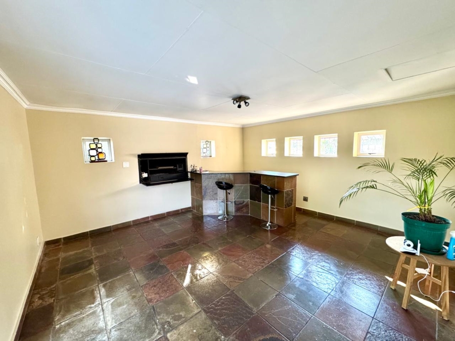 6 Bedroom Property for Sale in Kruinpark Mpumalanga