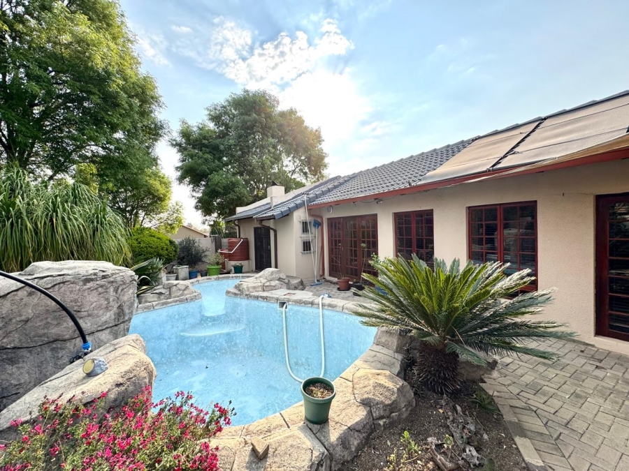 6 Bedroom Property for Sale in Kruinpark Mpumalanga