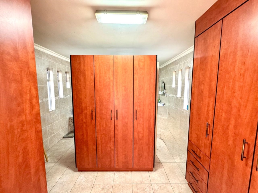 6 Bedroom Property for Sale in Kruinpark Mpumalanga