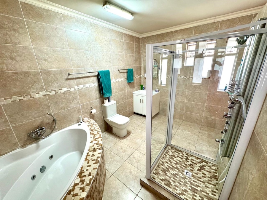 6 Bedroom Property for Sale in Kruinpark Mpumalanga