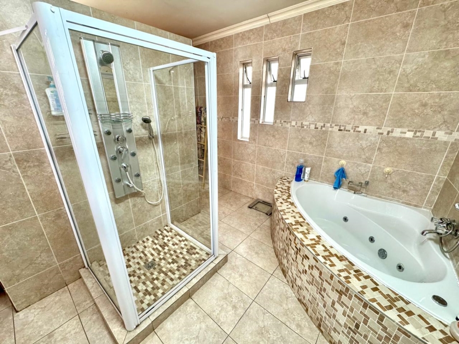 6 Bedroom Property for Sale in Kruinpark Mpumalanga