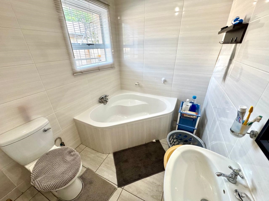 6 Bedroom Property for Sale in Kruinpark Mpumalanga