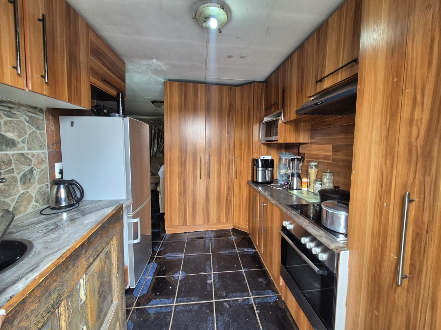 2 Bedroom Property for Sale in Embalenhle Mpumalanga