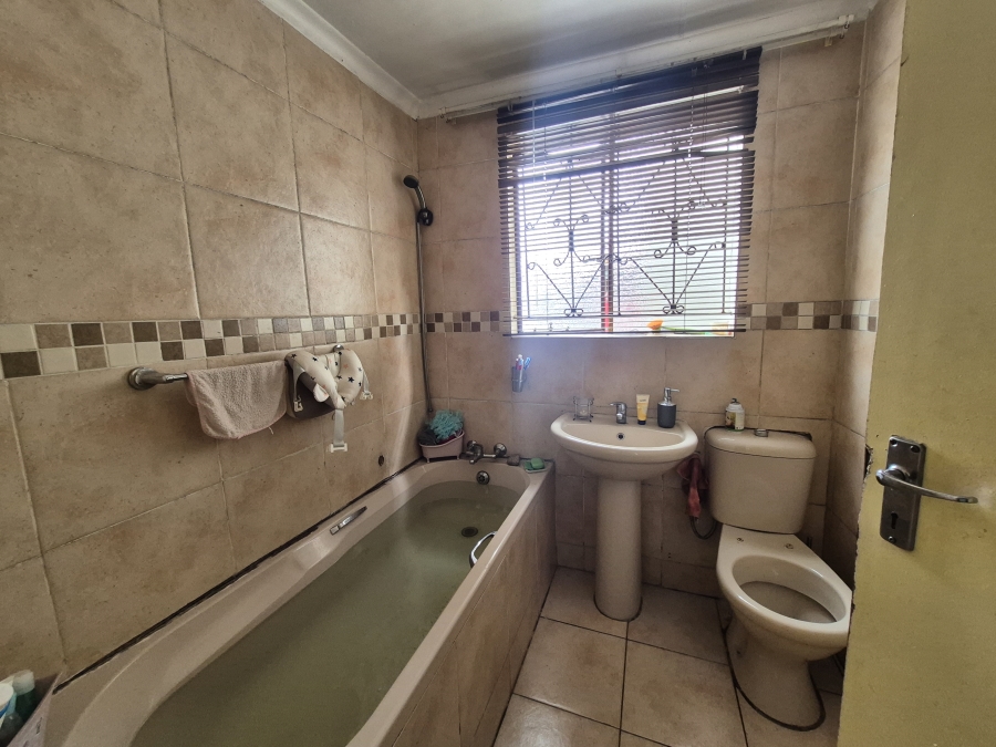 2 Bedroom Property for Sale in Embalenhle Mpumalanga