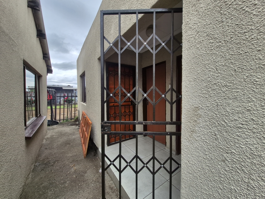 2 Bedroom Property for Sale in Embalenhle Mpumalanga