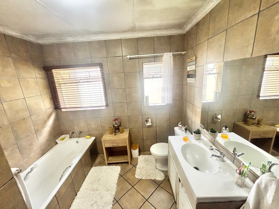 4 Bedroom Property for Sale in Kruinpark Mpumalanga