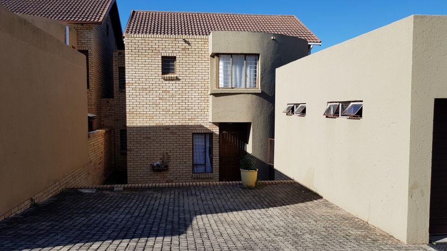 To Let 3 Bedroom Property for Rent in Stonehenge Mpumalanga