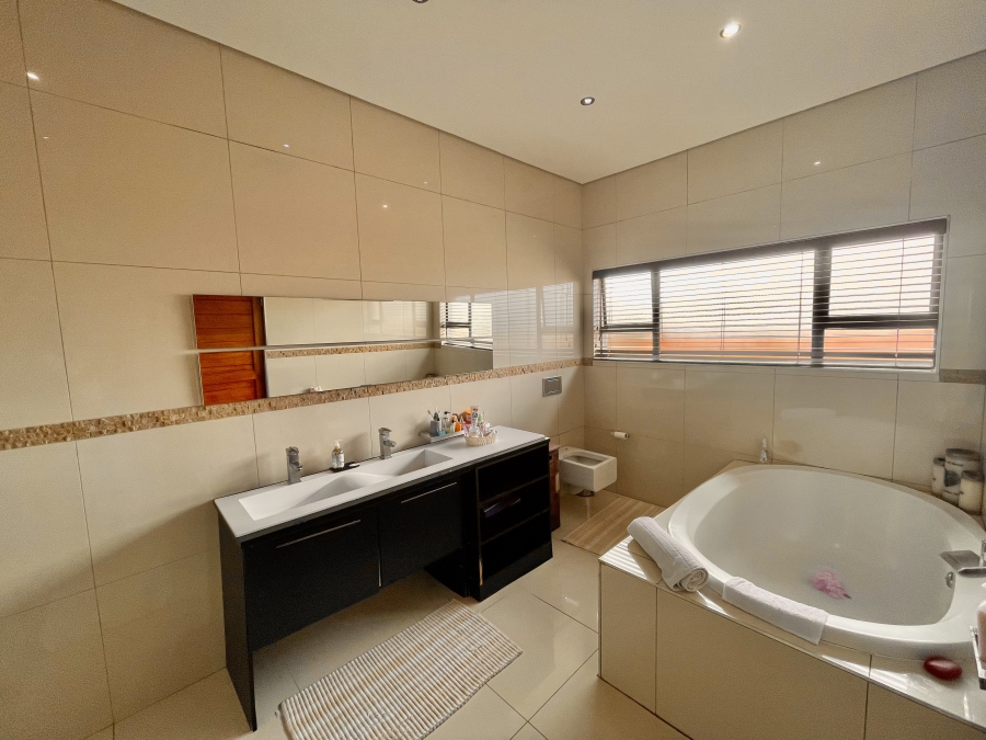 5 Bedroom Property for Sale in Secunda Mpumalanga