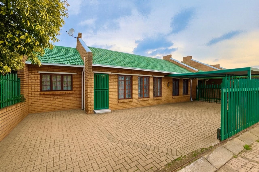 To Let 2 Bedroom Property for Rent in Model Park Mpumalanga