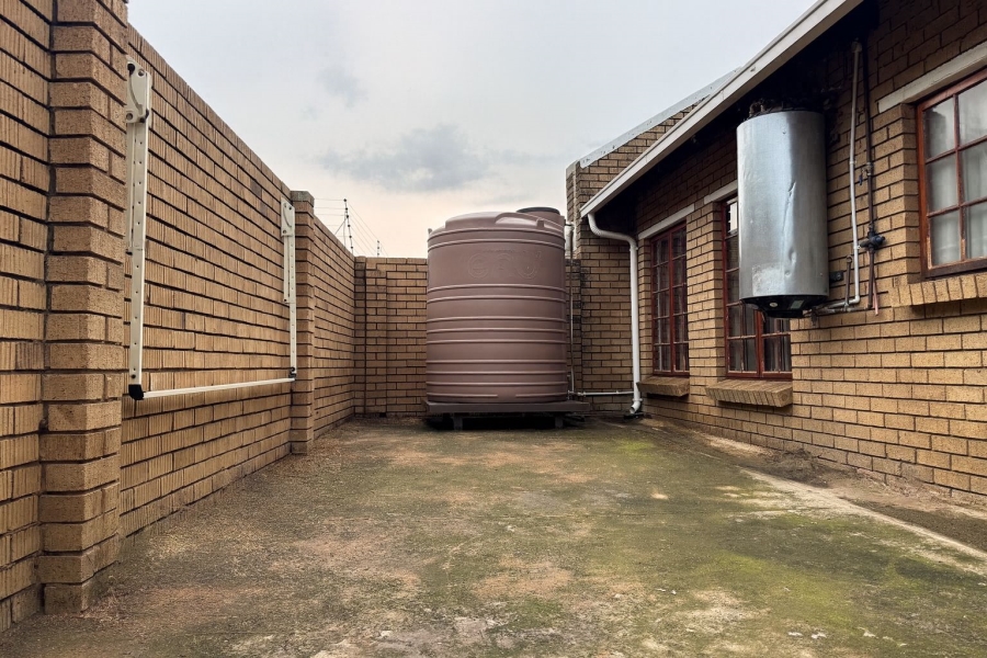 To Let 2 Bedroom Property for Rent in Model Park Mpumalanga