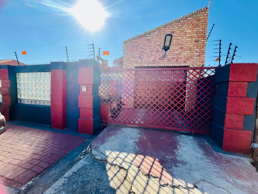 4 Bedroom Property for Sale in Embalenhle Ext 4 Mpumalanga