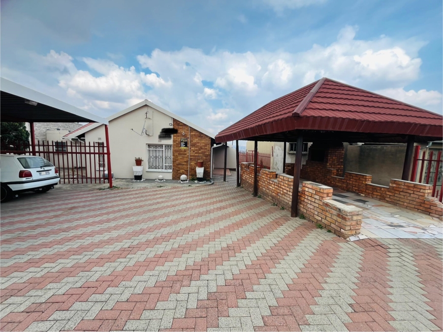 4 Bedroom Property for Sale in Embalenhle Ext 4 Mpumalanga