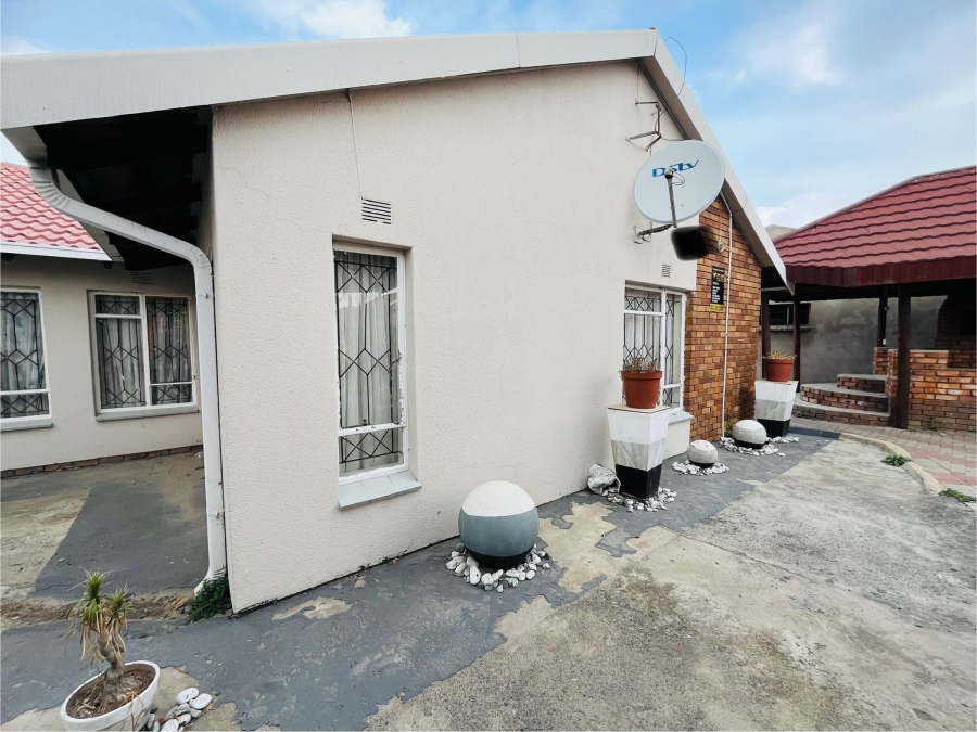 4 Bedroom Property for Sale in Embalenhle Ext 4 Mpumalanga