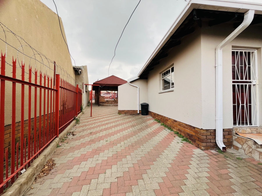 4 Bedroom Property for Sale in Embalenhle Ext 4 Mpumalanga