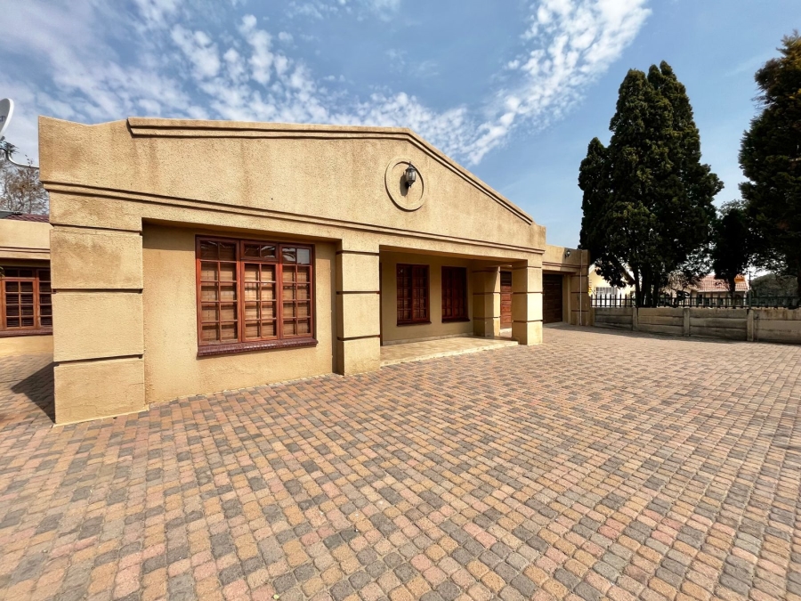 5 Bedroom Property for Sale in Secunda Mpumalanga