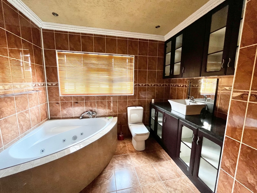 5 Bedroom Property for Sale in Secunda Mpumalanga