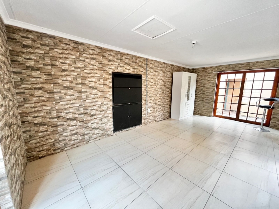 5 Bedroom Property for Sale in Secunda Mpumalanga