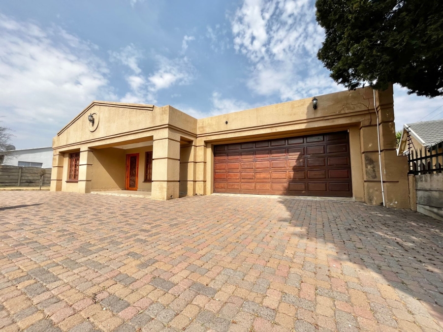 5 Bedroom Property for Sale in Secunda Mpumalanga