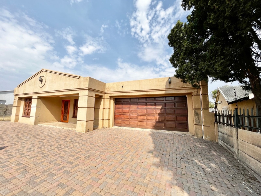 5 Bedroom Property for Sale in Secunda Mpumalanga