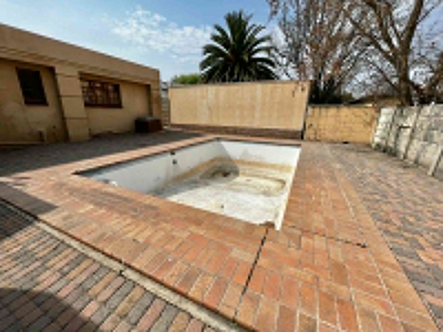 5 Bedroom Property for Sale in Secunda Mpumalanga