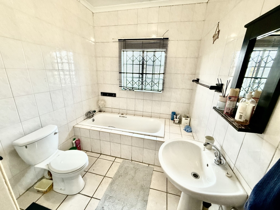2 Bedroom Property for Sale in Cosmosrand Mpumalanga