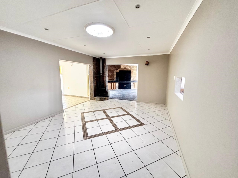 5 Bedroom Property for Sale in Suidheuwel Mpumalanga